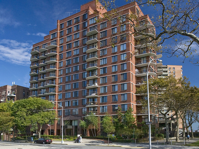 Seabreeze Plaza Condominiums